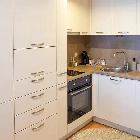 Todor Vlaykov Apartment, 10 Min Walk To Varna Center