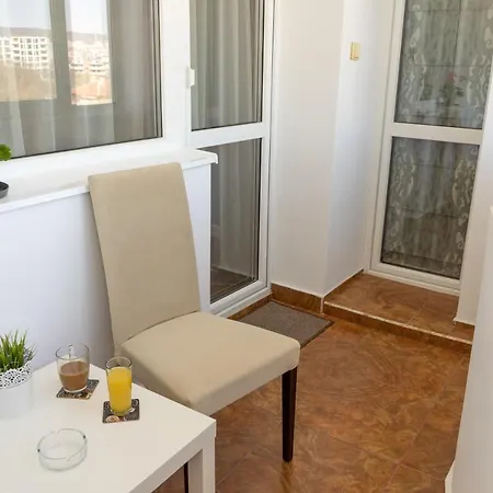Todor Vlaykov Apartment, 10 Min Walk To Varna Center Apartment